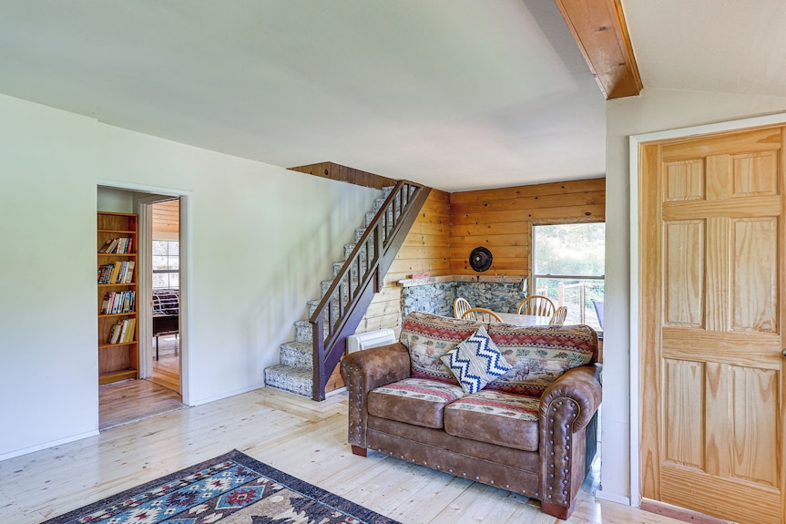 Updated Cabin In Lewiston Historical District! - Weaverville, CA