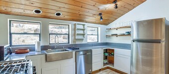 Updated Cabin in Lewiston Historical District!