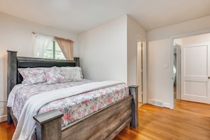 2 chambres, fer et planche à repasser, Wi-Fi, draps fournis