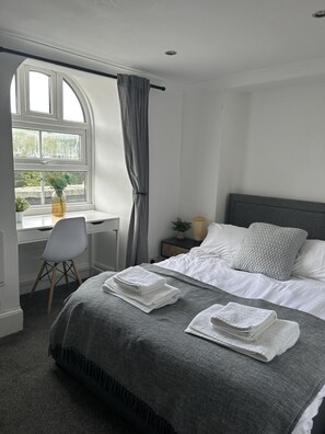 1 chambre, fer et planche à repasser, Wi-Fi gratuit, draps fournis