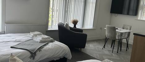 1 chambre, fer et planche Ă repasser, Wi-Fi gratuit, draps fournis