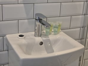 Hårtork och handdukar
