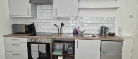 Fridge, microwave