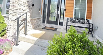 Convenient functional quiet 5 bedroom 3 bath home in Clive.