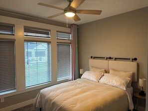5 habitaciones, escritorio, tabla de planchar con plancha y wifi 
