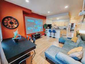 Smart TV, table tennis