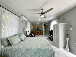 1 chambre, fer et planche à repasser, Wi-Fi, draps fournis