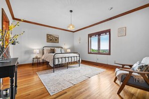5 Schlafzimmer, Schreibtisch, WLAN, Bettwäsche
