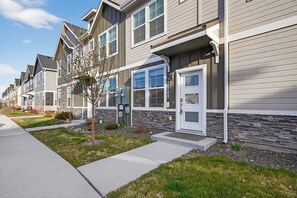 Exterior - Brownstone Beauty - Boise, ID (Southwest Ada County Alliance)