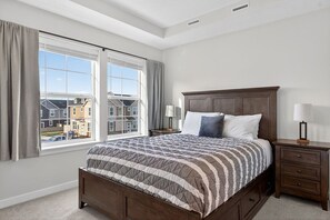 Iron/ironing board, WiFi, bed sheets - Brownstone Beauty - Boise, ID (Southwest Ada County Alliance)