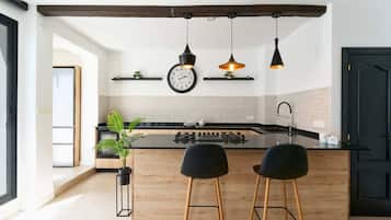 Fridge, microwave, oven, stovetop