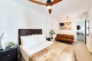 Een strijkplank/strijkijzer, gratis wifi, beddengoed