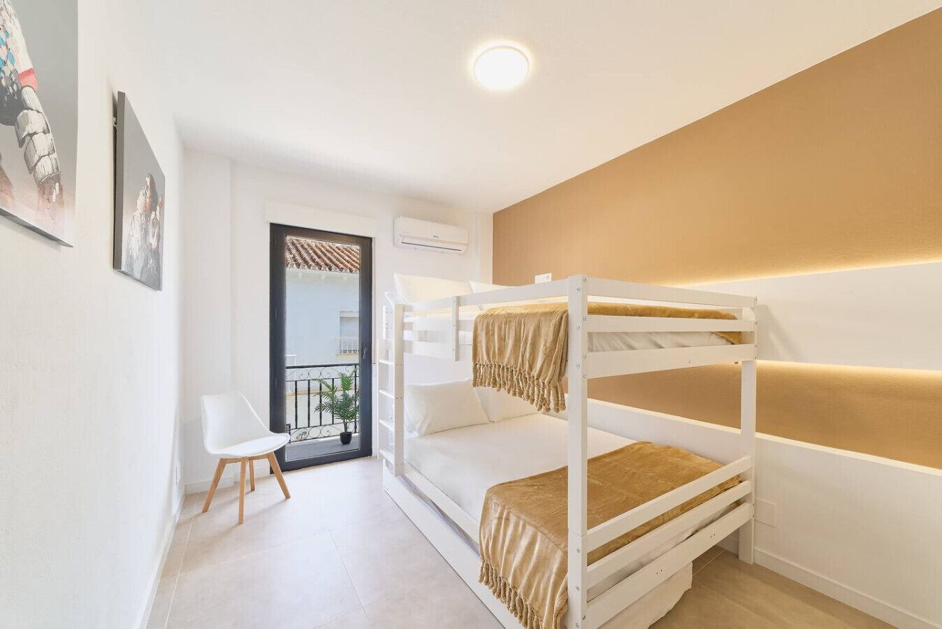 4 chambres, fer et planche à repasser, Wi-Fi gratuit, draps fournis