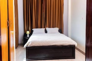2 chambres, fer et planche à repasser