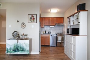 Fridge, microwave, oven, stovetop - Cloudtop Escape: Fireplace + Community Amenities (Gatlinburg)