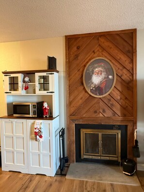 Interior - Cloudtop Escape: Fireplace + Community Amenities (Gatlinburg)