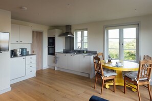 Frigorífic, microones, forn i placa de cuina 