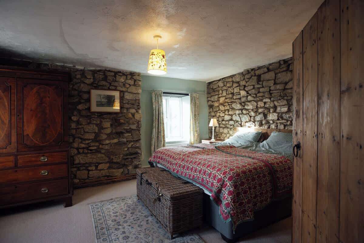 5 Schlafzimmer, Schreibtisch, Bügeleisen/Bügelbrett, Reisekinderbett