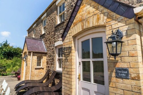 Charming Rural Escape | Play Room| BBQ | Hot tub
