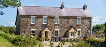 Spacious Farmhouse Retreat with Hot Tub, sleeps 12