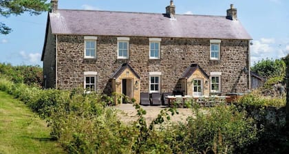Spacious Farmhouse Retreat with Hot Tub, sleeps 12