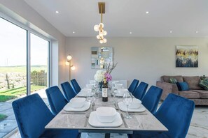 Dining - Luxe Escape: Hot Tub, Games Room and 10 min to Sea (Tregaian)