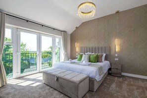 6 dormitorios, escritorio, tabla de planchar con plancha y wifi