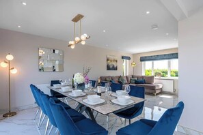 Dining - Luxe Escape: Hot Tub, Games Room and 10 min to Sea (Tregaian)
