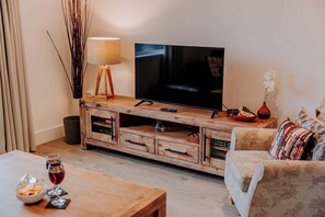 Televisión y oficina 