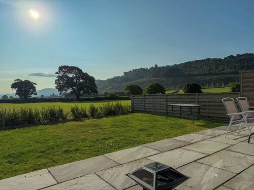 Stylish Country Escape | Scenic Views & EV Charger