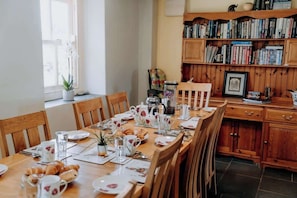 Dining - Rustic Rural Retreat with BBQ | Hot Tub| Play Room (Llawhaden)