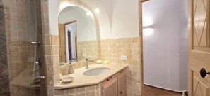 Ducha, bidet, papel higiénico