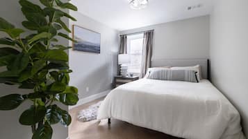 5 bedrooms, desk, iron/ironing board, WiFi