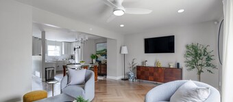 Eddy Street Retreat | Walk to Notre Dame | 12 Guests