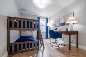 5 bedrooms, desk, iron/ironing board, WiFi
