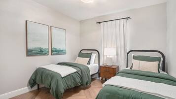 5 quartos, escrivaninha, ferros/tábuas de passar roupa, Wi-Fi