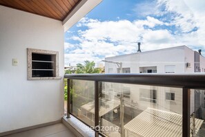 Basic Apartment | Property grounds - Aptos em prédio com piscina a 300 m da Praia dos Ingleses-ROHs (Florianópolis)