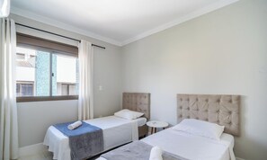 Basic Apartment | Free WiFi - Aptos em prédio com piscina a 300 m da Praia dos Ingleses-ROHs (Florianópolis)