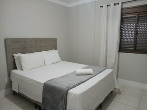 Basic Apartment | Free WiFi - Aptos em prédio com piscina a 300 m da Praia dos Ingleses-ROHs (Florianópolis)