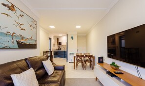Basic Apartment | Living area
