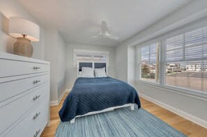 4 bedrooms, iron/ironing board, WiFi