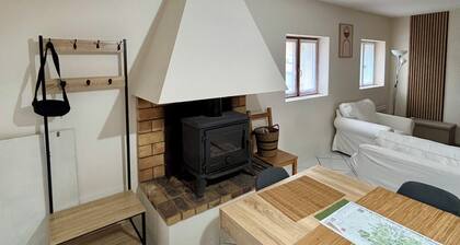 Gßte rénové et climatisé avec jardin privé
« Aux Volets Bleus »