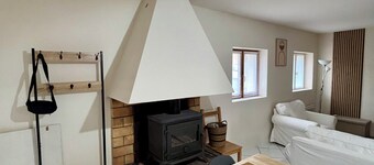 Renovated, air-conditioned gîte with private garden "Aux Volets Bleus
