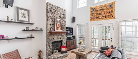 Smart TV, fireplace, stereo