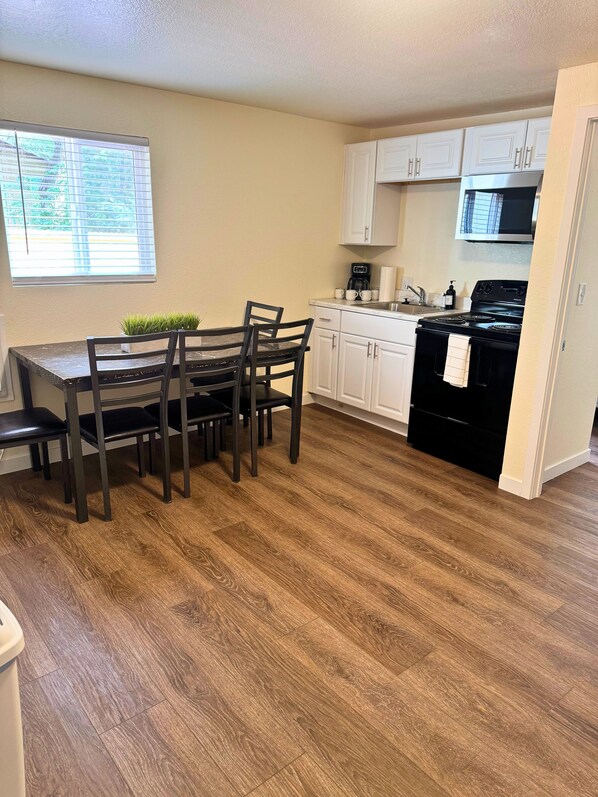 Private kitchen - Inclinescape#6 (Colorado Springs)