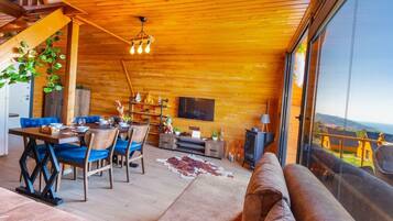 Family Bungalow | Egyptian cotton sheets, premium bedding, memory-foam beds, desk