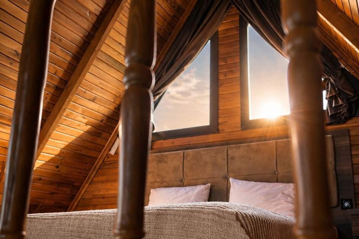 Comfort Bungalow | Egyptian cotton sheets, premium bedding, memory-foam beds, desk