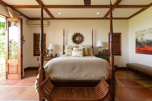 Pineapple House - A Tryall Club Retreat