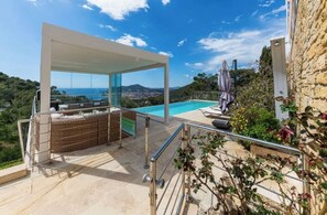 Pool - Exceptional villa in Carqueiranne (Carqueiranne)