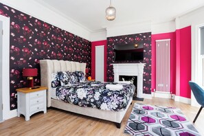 4 bedrooms, iron/ironing board, Internet, bed sheets